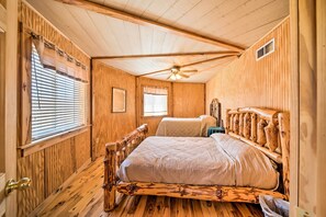 Interior - Rustic Iowa Cabin: 10 Mi to Maquoketa Caves (Bellevue)