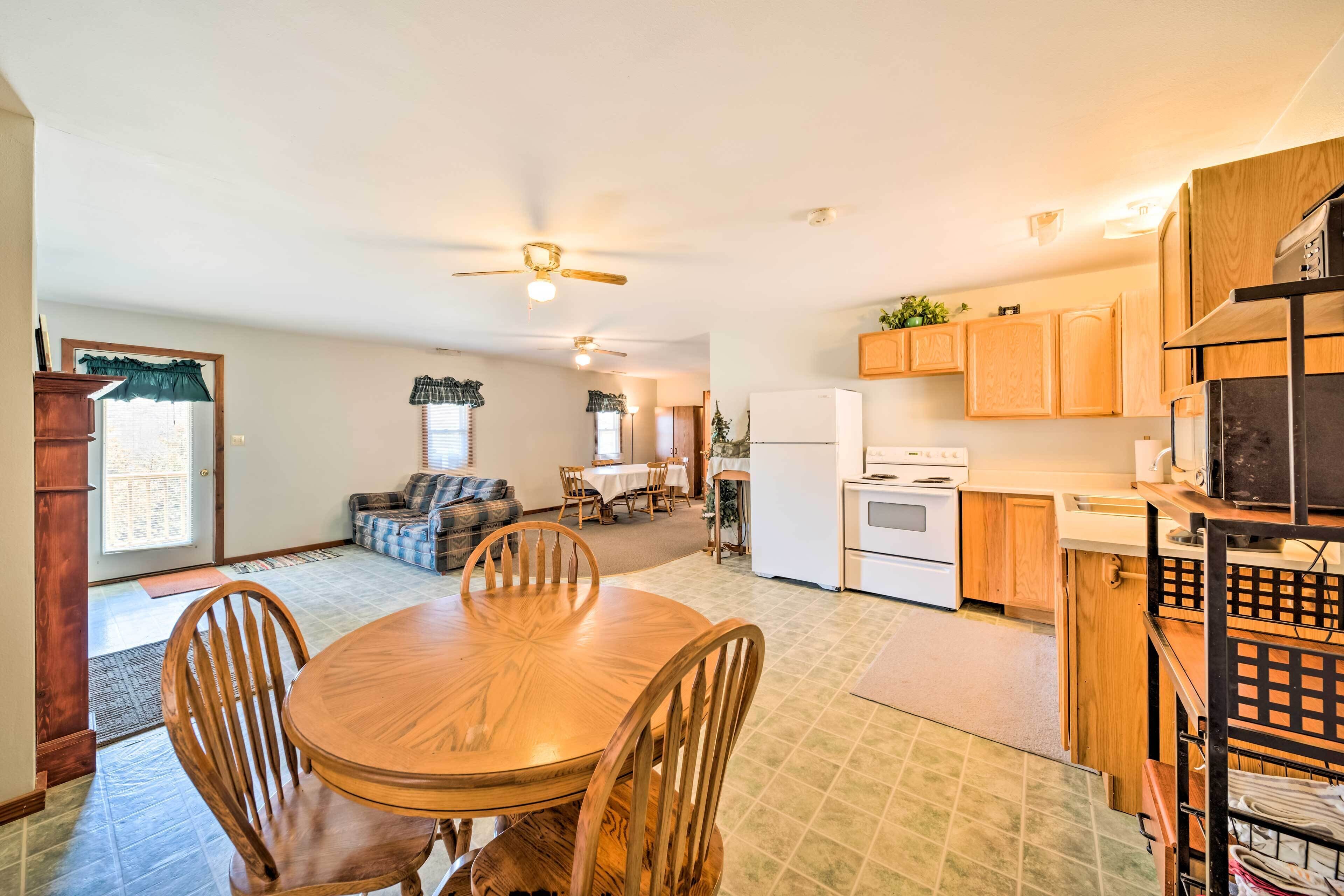 Rustic Iowa Cabin: 10 Mi to Maquoketa Caves