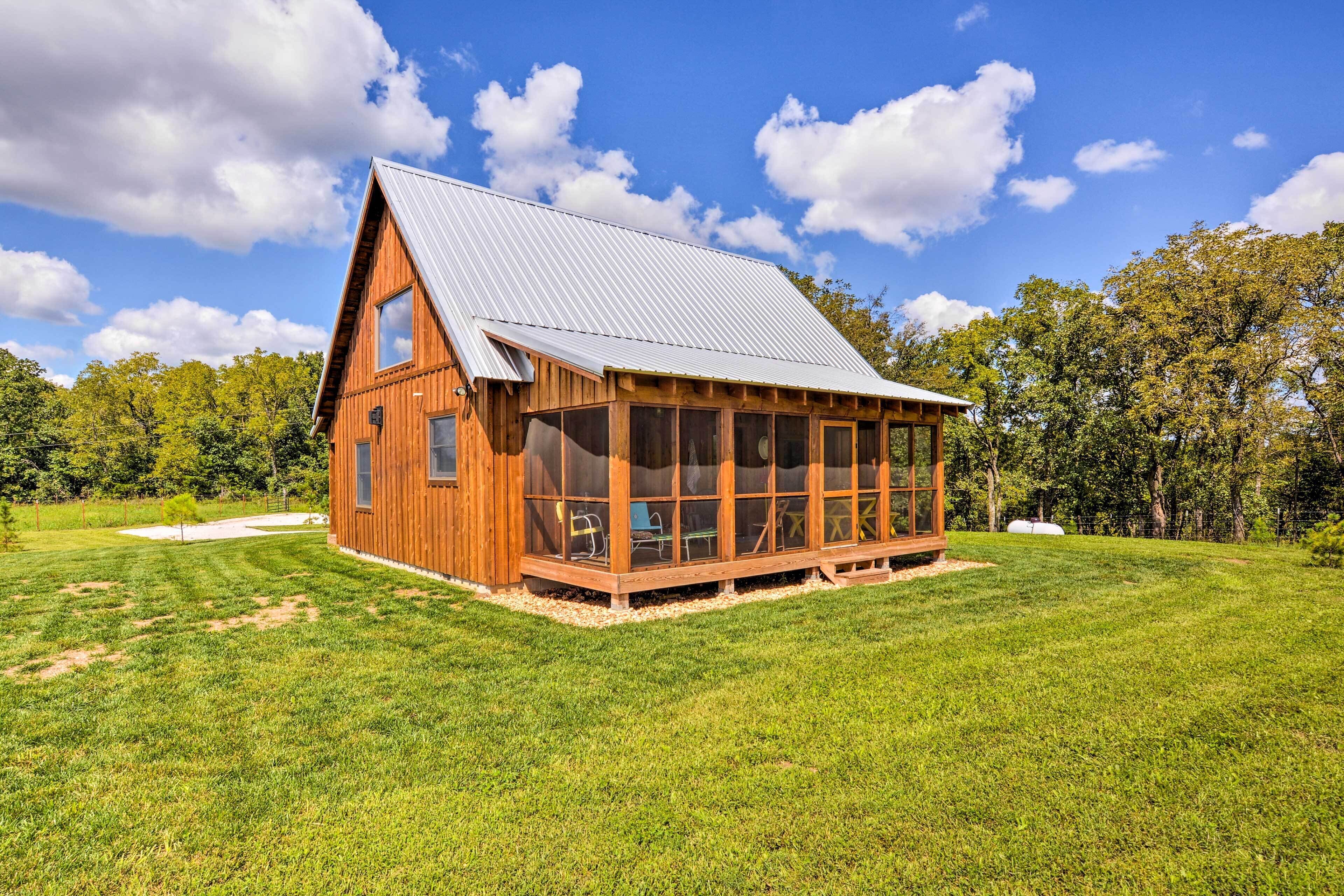 Greenfield Cabin w/ Screened-in Porch & Fire Pit!