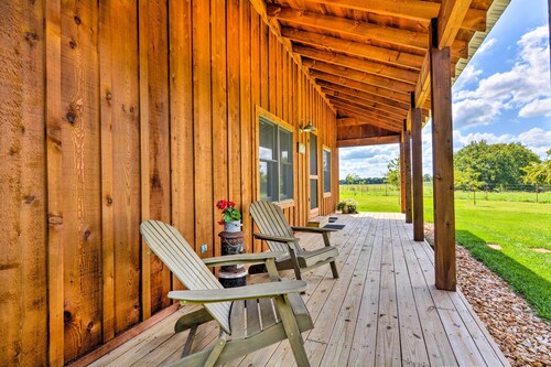 Greenfield Cabin w/ Screened-in Porch & Fire Pit!