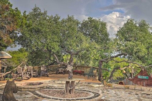 Kerrville Vacation Rental w/ Colorful Courtyard!