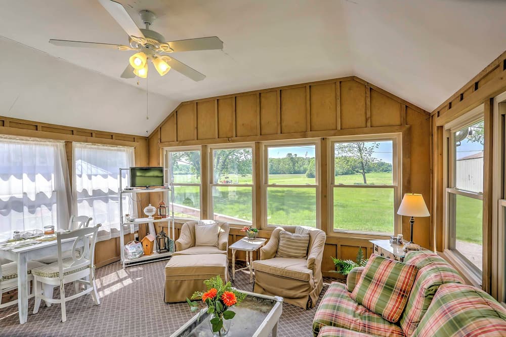 Historic Ottawa Lake House: Deck, Barn + 96 Acres! - Ida Township, MI