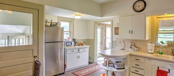 Historic Ottawa Lake House: Deck, Barn + 96 Acres!