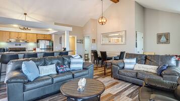 House (3 Bedrooms) | Interior