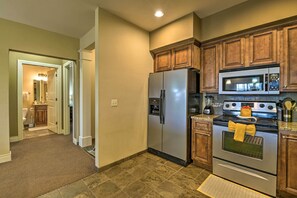 Apartment (2 Bedrooms) | Interior - Inviting Branson Condo w/ Outdoor Dining Area (Branson)