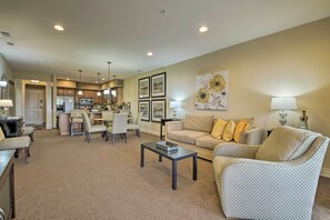 Interior - Inviting Branson Condo w/ Outdoor Dining Area (Branson)