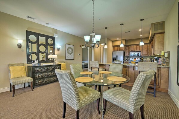 Interior - Inviting Branson Condo w/ Outdoor Dining Area (Branson)