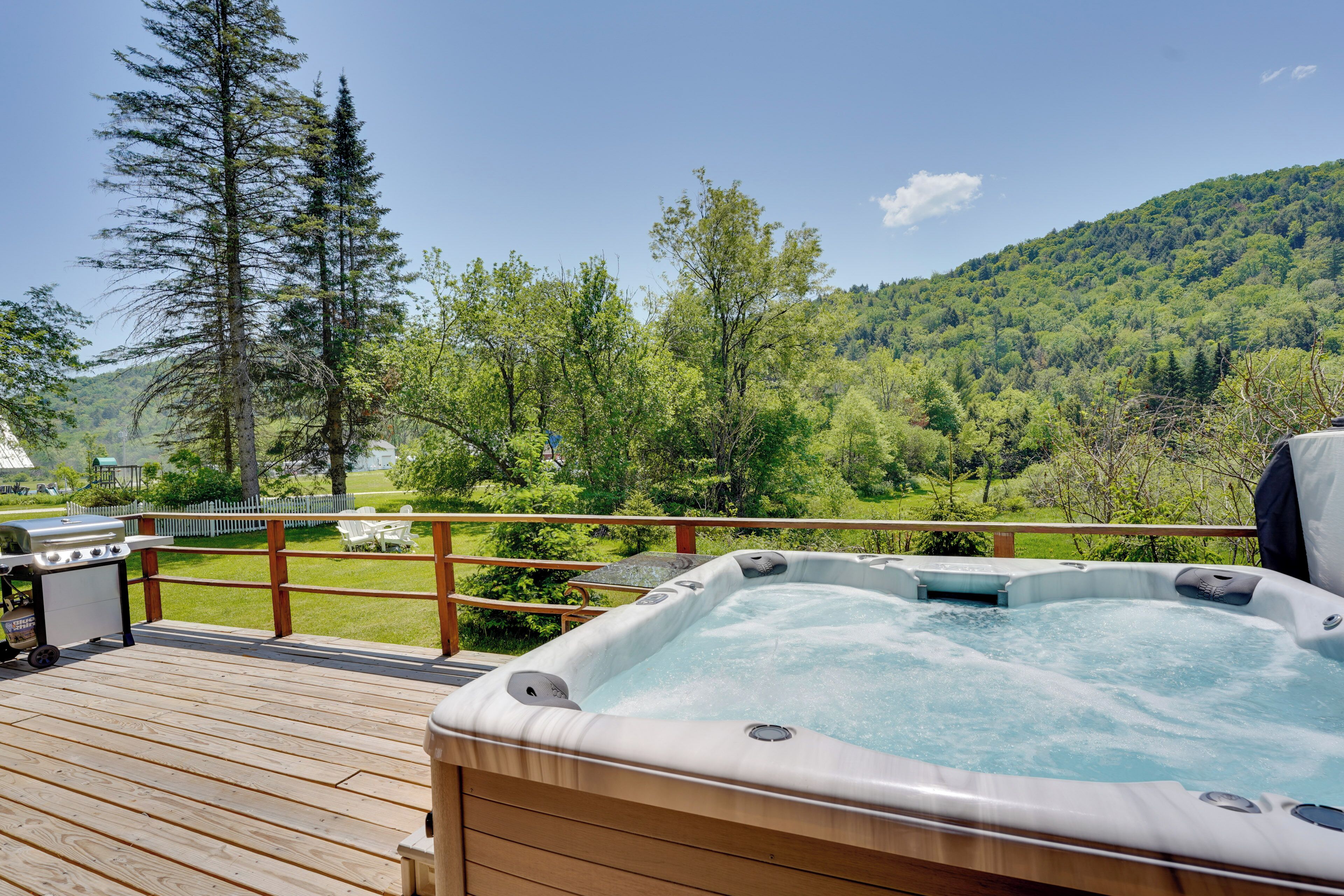 Killington Area Escape w/ Deck & Private Hot Tub!