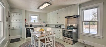 บ้าน Waldoboro ที่มีประวัติศาสตร์ใกล้ทะเลสาบ, การท่องเรือ, และอื่น ๆ!