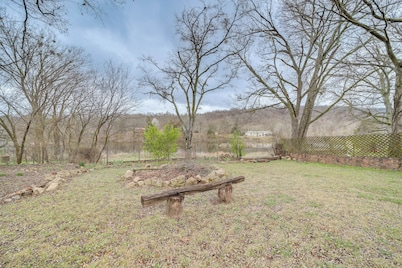 Historic Cabin w/ Yard: 1 Mi to Lake Spavinaw!