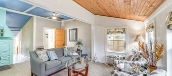 Historic Cabin w/ Yard: 1 Mi to Lake Spavinaw!