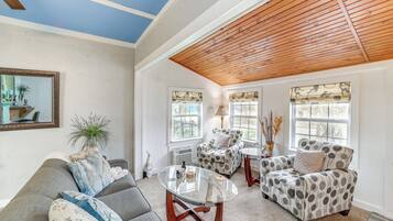 House (1 Bedroom) | Interior