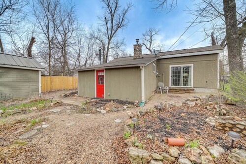 Historic Cabin w/ Yard: 1 Mi to Lake Spavinaw!