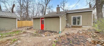 Historic Cabin w/ Yard: 1 Mi to Lake Spavinaw!