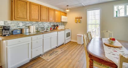 Homey Luray Cabin w/ Fire Pit & Deck!
