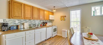 Homey Luray Cabin w/ Fire Pit & Deck!