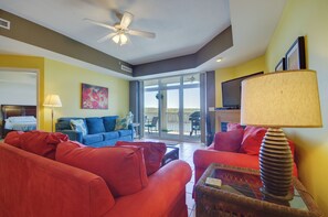 Apartment (3 Bedrooms) | Interior - Lakefront Osage Beach Condo: Balcony & Pool Access (Osage Beach)