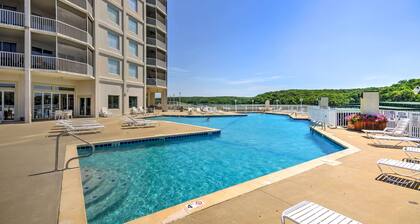 Lakefront Osage Beach Condo: Balcony & Pool Access