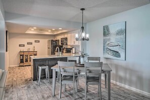 Dining - Lakefront Condo With Pool, 15 Miles to Branson! (Kimberling City)