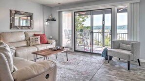 Unclassified image, 5 of 27, button - Lakefront Condo With Pool, 15 Miles to Branson! (Kimberling City)