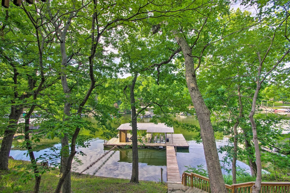 Boat Dock! Lakefront Group Getaway in Eldon - Barnett