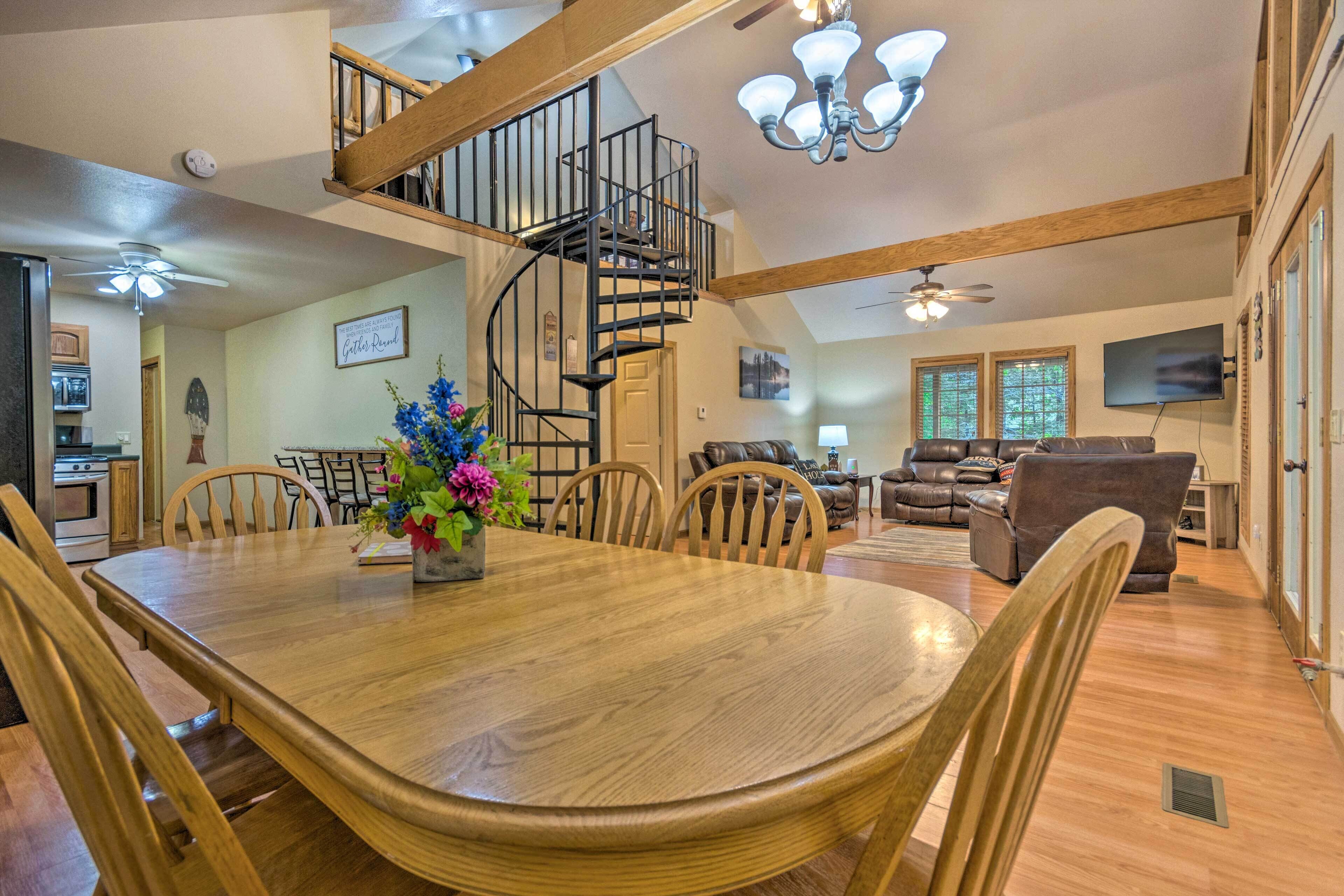 Lakefront Hideaway in Scranton: Spacious Deck