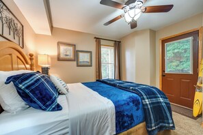 House (2 Bedrooms) | Interior - Hot Tub & Fire Pit! Lake-view Home in Blue Eye (Blue Eye)