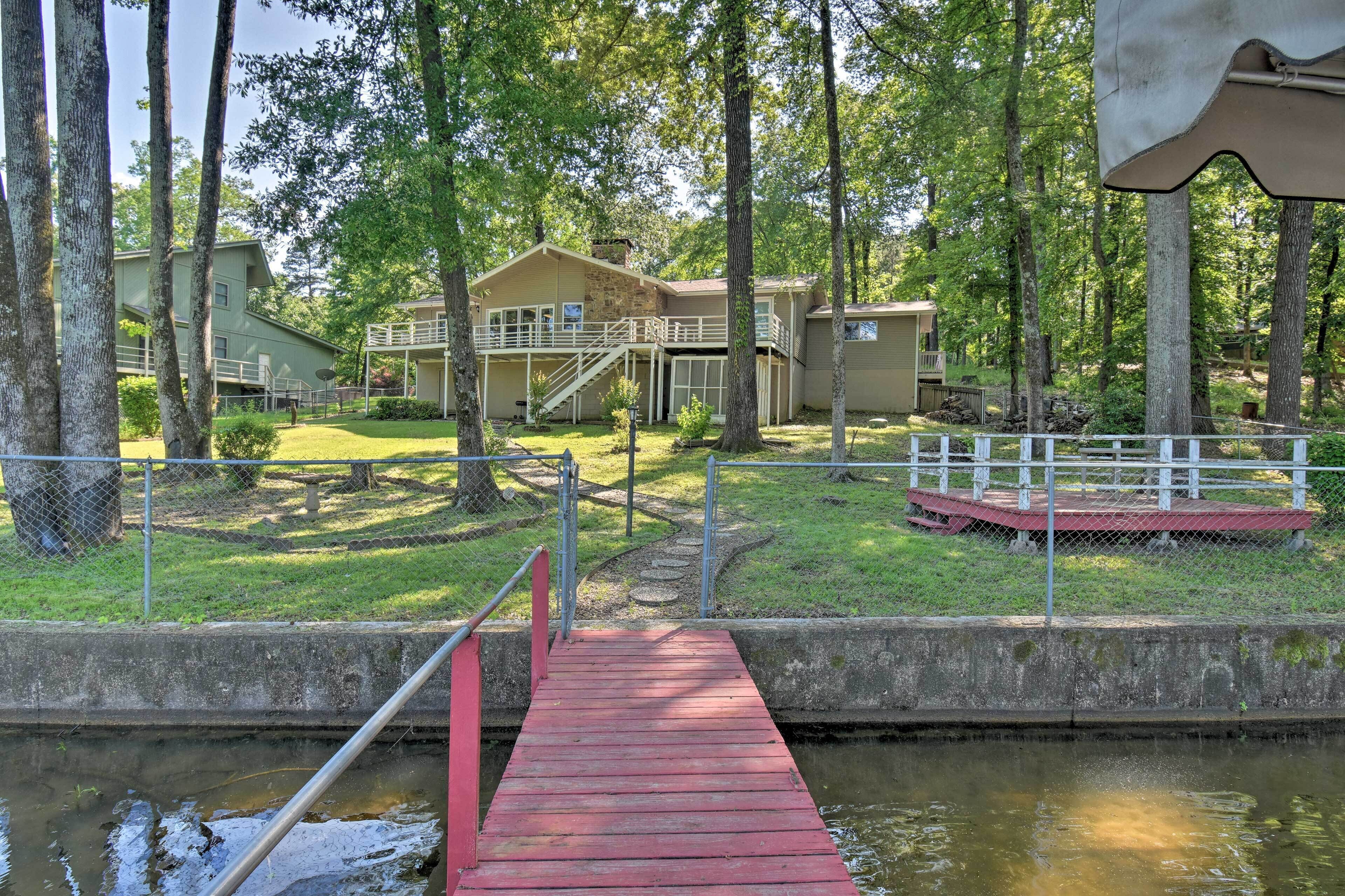 Lakefront Retreat w/ Deck, Dock & Resort Amenities