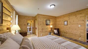 House (5 Bedrooms) | Interior