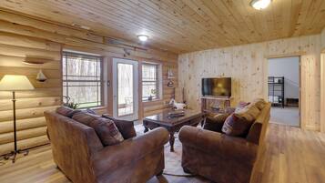 House (5 Bedrooms) | Interior