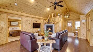 House (5 Bedrooms) | Interior