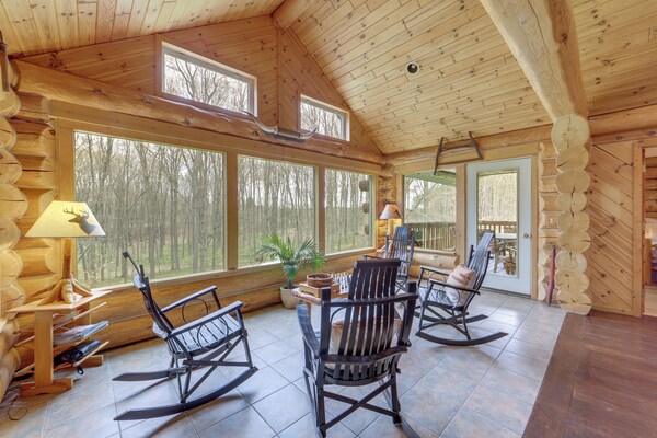 Rustic Tustin Cabin On 7 Acres W/ Fire Pit & Porch - Tustin, MI