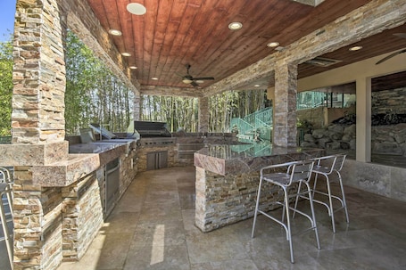 House (5 Bedrooms) | Interior