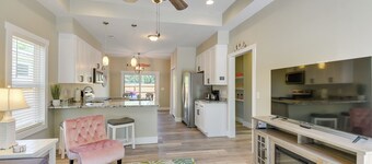 Lovely Vacation Home ~ 1 Mi to Ocean Isle Beach!