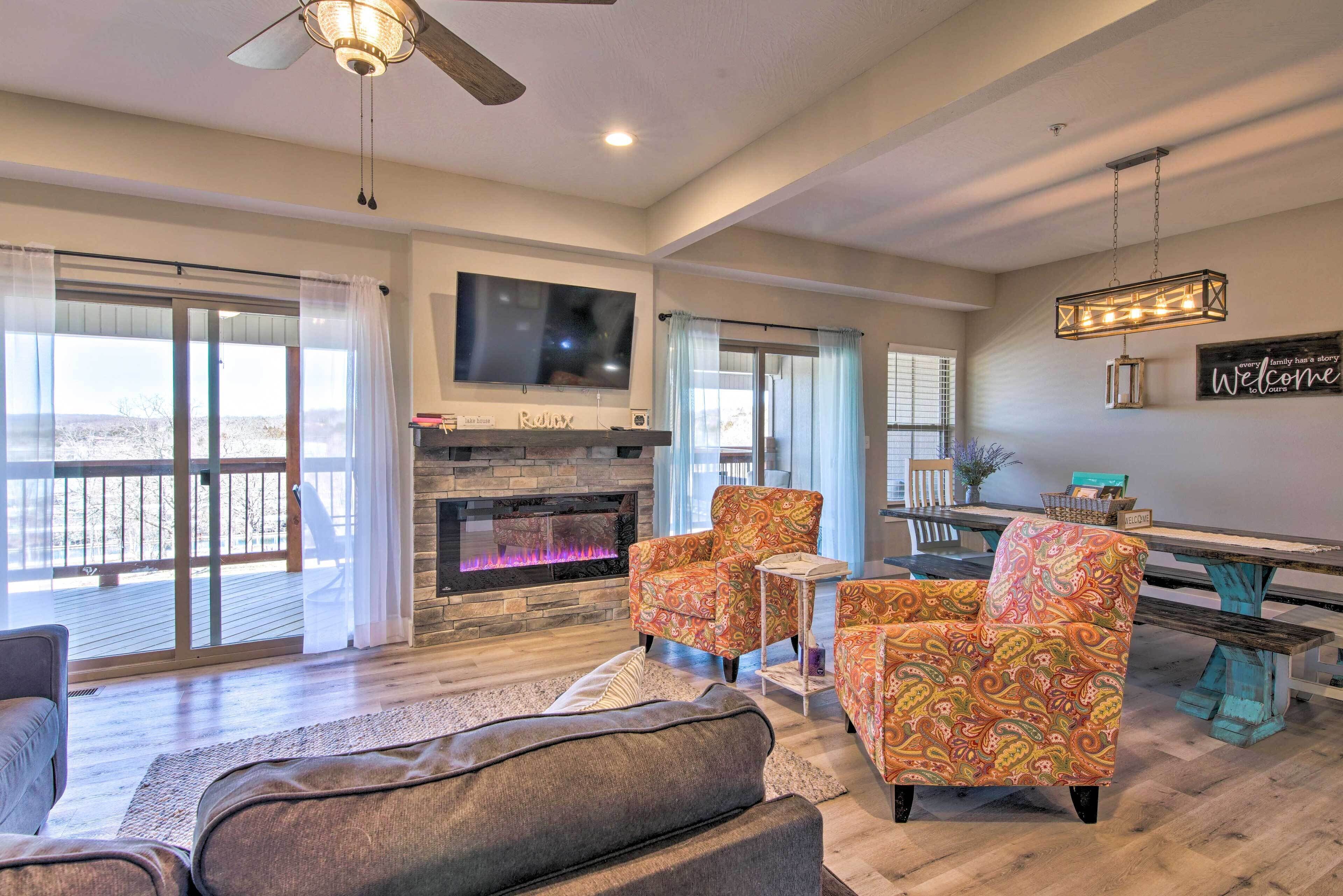 Lampe Retreat w/ Pool Access - Walk to Lake!