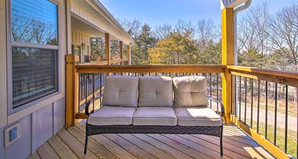 Lampe Retreat w/ Pool Access - Walk to Lake!
