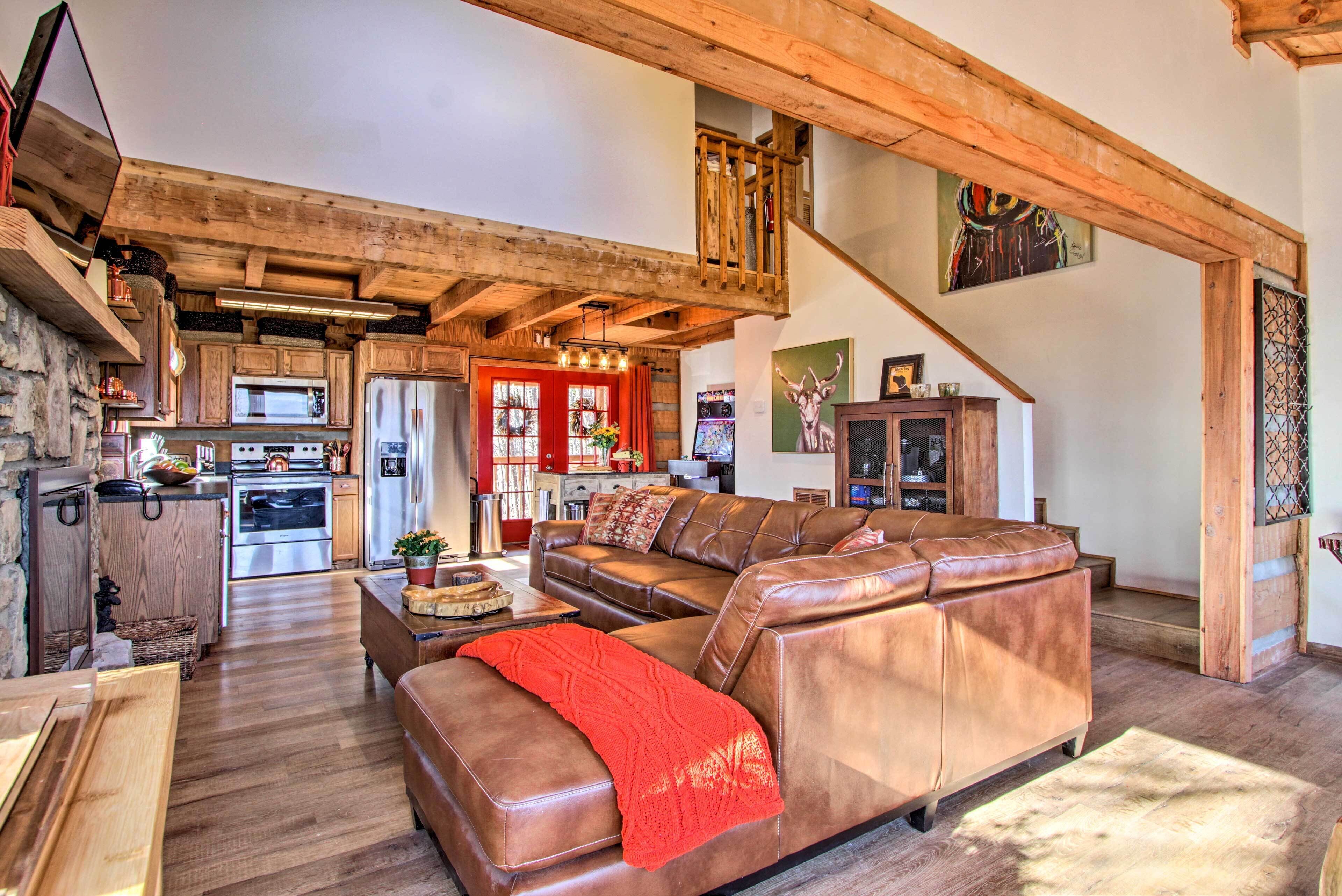 Luxe Gatlinburg Cabin W/panoramic Views & Hot Tub!