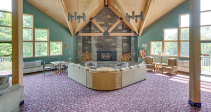 Lincoln Condo w/ Resort Amenities & Mountain Views