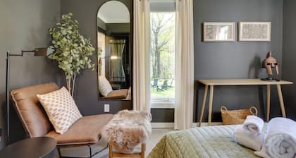 Mid-century Modern Fayetteville Home Close to Town