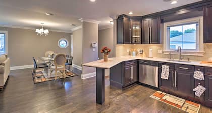 25 Mi to Nyc: Walkable Long Island Apt w/ Balcony