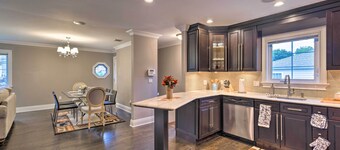 25 Mi to Nyc: Walkable Long Island Apt w/ Balcony