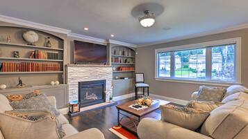 Apartment (3 Bedrooms) | Front of property