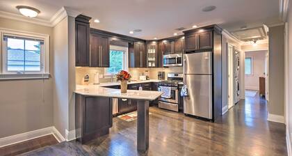 25 Mi to Nyc: Walkable Long Island Apt w/ Balcony
