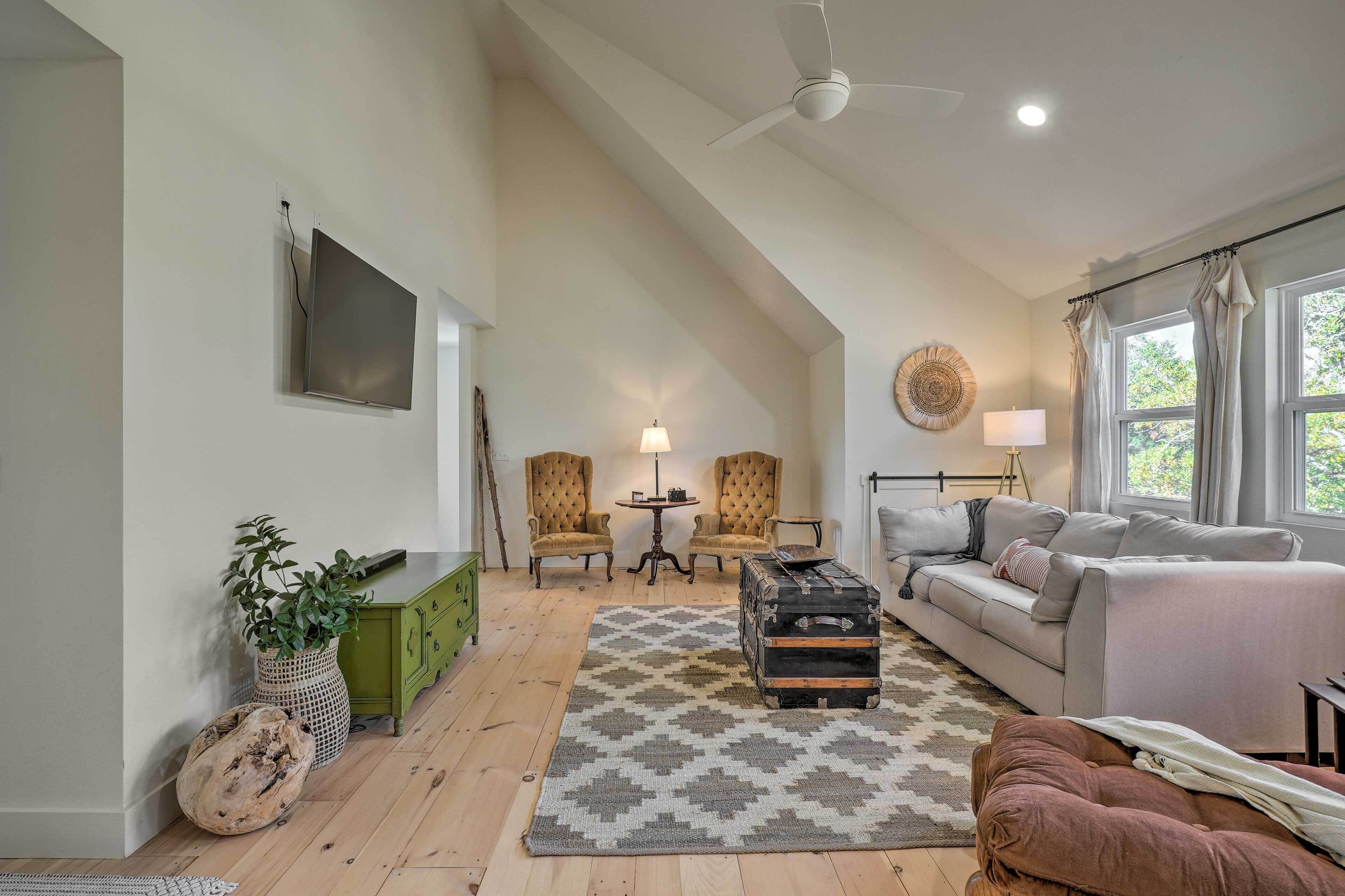 Modern Cottage Escape On Table Rock Lake!