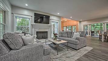 House (6 Bedrooms) | Interior