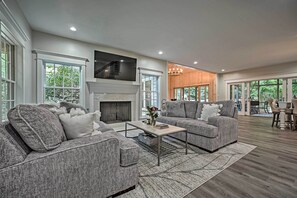 House (6 Bedrooms) | Interior