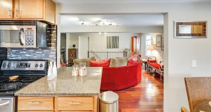8 Mi to Downtown: Convenient Minneapolis Home