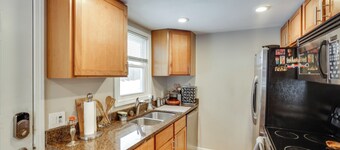 8 Mi to Downtown: Convenient Minneapolis Home