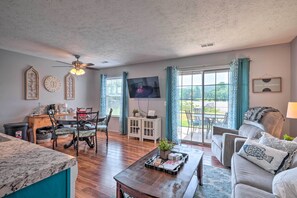 TV, books - Missouri Retreat ~ 4 Mi to the Branson Strip! (Branson)