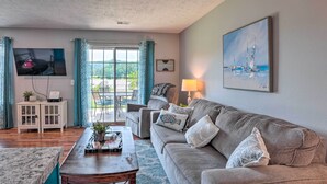 TV, books - Missouri Retreat ~ 4 Mi to the Branson Strip! (Branson)